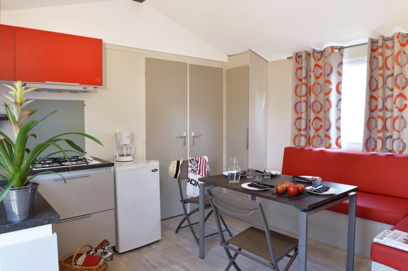 Rent-mobil-home-with-grand-salon-saint-jean-de-monts-Les-Places-Dorees