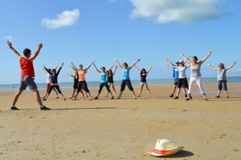 animation-plage-cours-stretchin-saint-jean-de-monts-Les-Places-Dorees